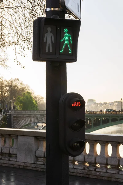 Traffic light for pedestrians and buses on the bridge over the Seine — Stock Photo, Image