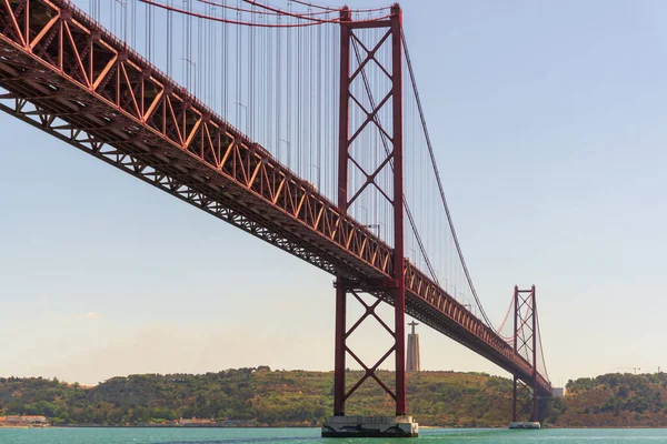 Португальский Мост Апреля Статуя Христа Солнечный День — стоковое фото