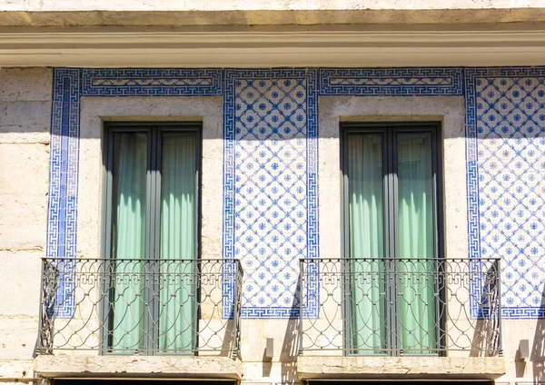Beige Facade Old Portuguese House Covered Blue Azulejo Tiles Windows — ストック写真