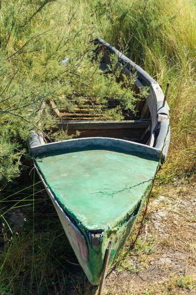 Old Wooden Boat Abandoned Thickets River Bank Close — Stock Photo, Image