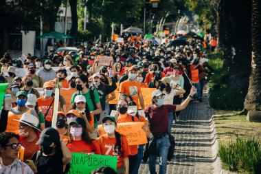 UDLAP öğrencileri, kampüslerinin yasal olarak teslim olmasını talep etmek için dördüncü gün gösteri yaptılar..