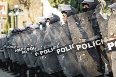 Meksikalı polis kadınlar şehirle ilgilenmeye hazırlanıyor.