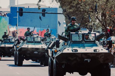 5 Mayıs 'taki Puebla Muharebesi anısına düzenlenen askeri geçit töreni.