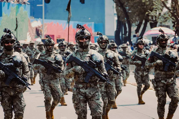 Katonai Parádé Pueblai Csata Emlékére Május — Stock Fotó