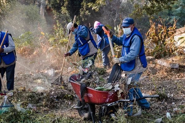 Vizinhos Realizar Dia Limpeza Uma Ravina Cidade Puebla — Fotografia de Stock