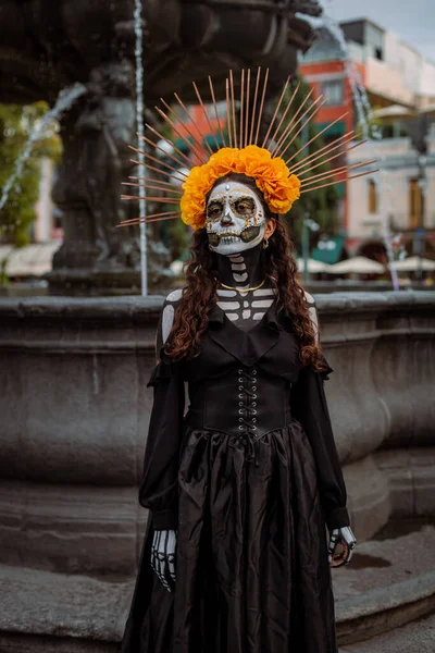 Портрет Калаверы Катрины Сахарным Макияжем Черепа Цветочной Короной День Мертвых — стоковое фото