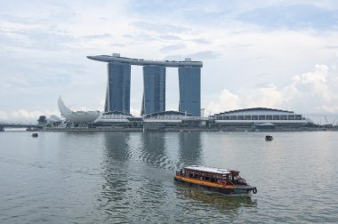 Marina defne kum, Singapur