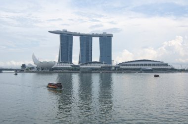 Marina defne kum, Singapur