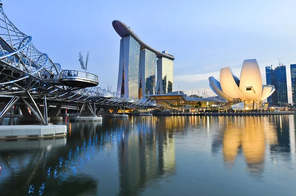 Marina defne kum, Singapur