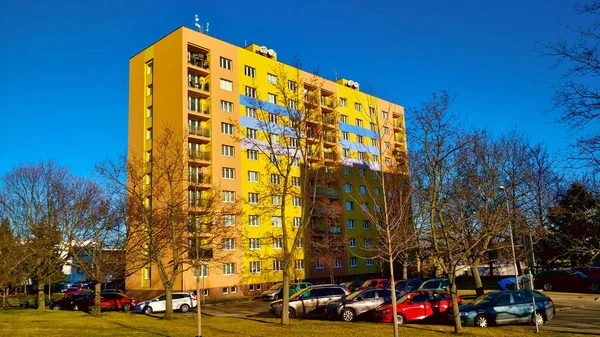 Pilsen République Tchèque Décembre 2021 Bloc Jaune Grande Hauteur Appartements — Photo