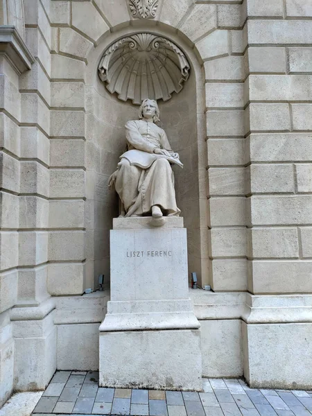 Budapest Hungría Abril 2022 Estatua Ferenc Liszt Pared Del Edificio —  Fotos de Stock