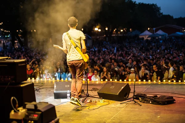 Band op het podium — Stockfoto