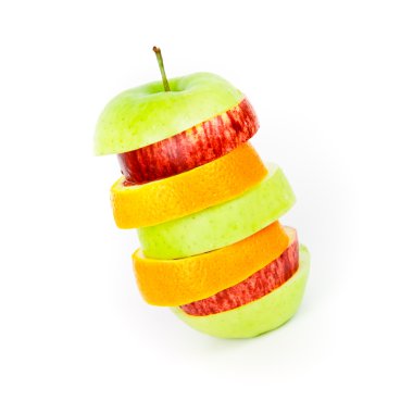 dilimlenmiş elma ve portakal