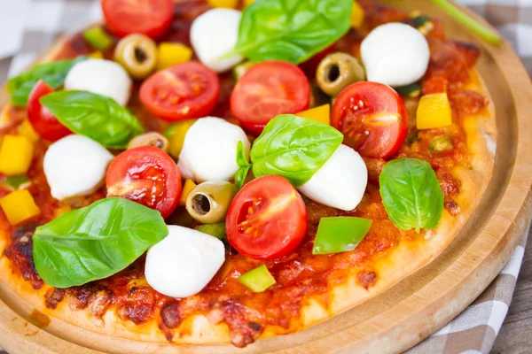 Pizza tomato mozzarella — Stock Photo, Image