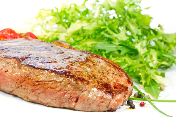 Bistecca con insalata — Foto Stock