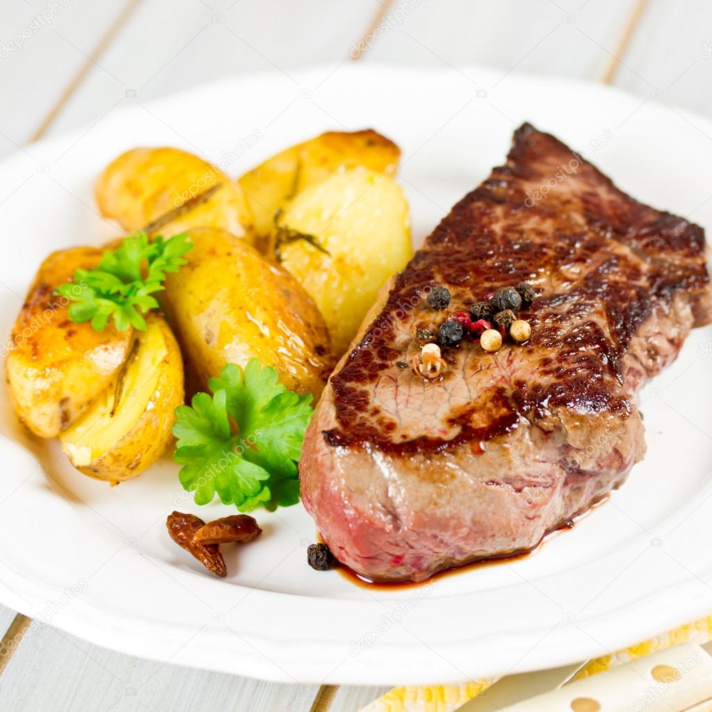 Steak with potatoes