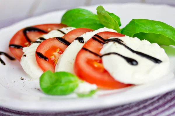 Domates mozzarella peyniri — Stok fotoğraf