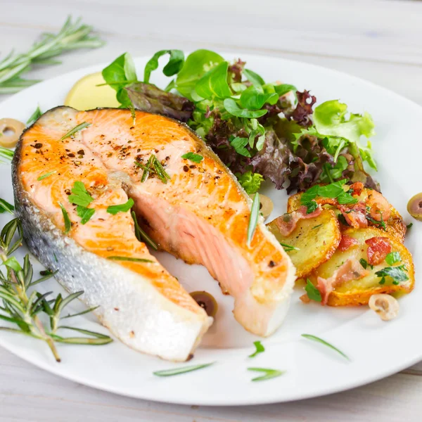 Salmon steak — Stock Photo, Image