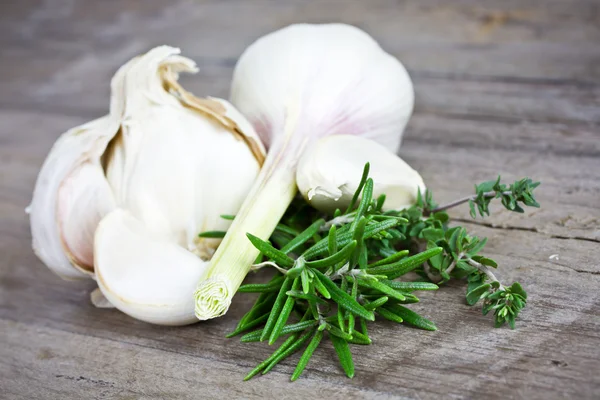 Garlic and rosemary — Stock Photo, Image