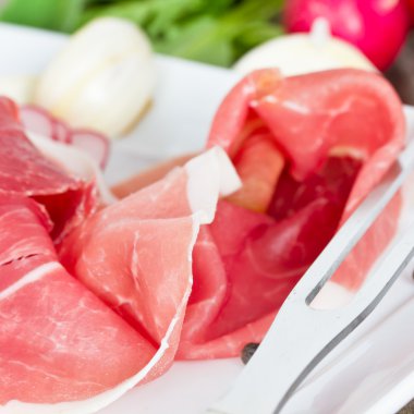 Tütsülenmiş jambon