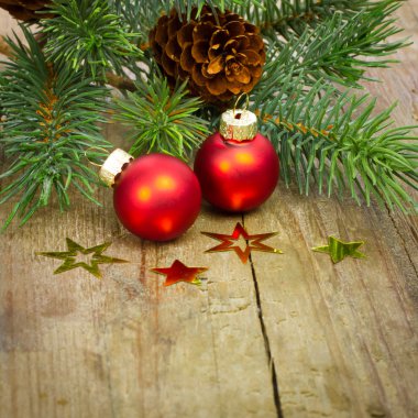 Kırmızı Noel topları