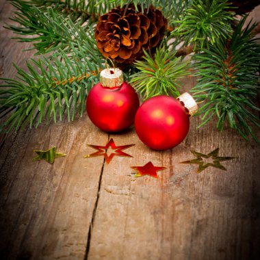 Kırmızı Noel topları