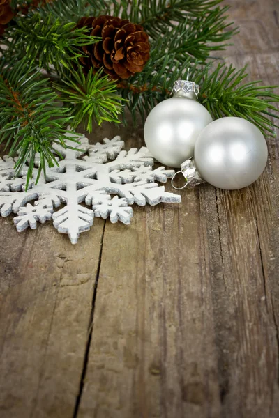 Witte xmas ballen — Stockfoto