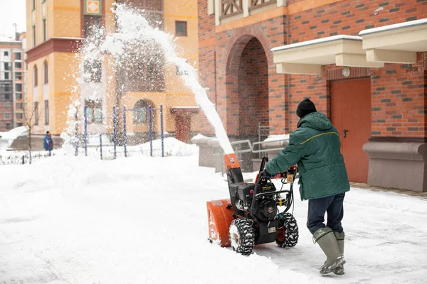 Moscow Russia January 2021 Man Removing Snow Special Snow Blower — Stock Photo, Image