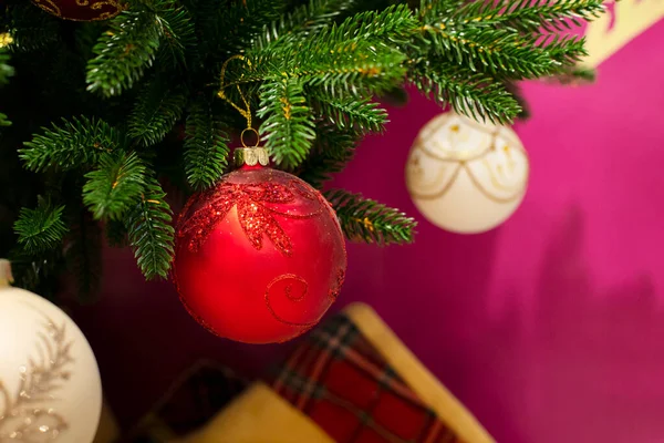 Julgran Gren Med Röd Och Vit Boll Nytt Bakgrund För — Stockfoto