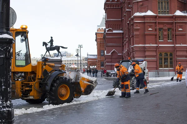 Moscou Russie Décembre 2021 Déneigement Sur Place Rouge Les Travailleurs — Photo
