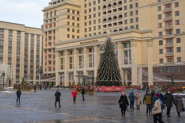 러시아 모스크바 2021 모스크바 장식을 자니야 거리에 커다란 크리스마스 — 스톡 사진