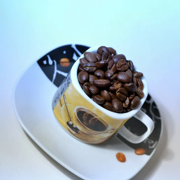 杯子里的咖啡豆 — 图库照片
