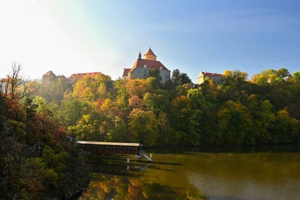Veveri 城と美しい秋の風景 夕日と自然のカラフルな風景 ブルノ チェコ共和国 ヨーロッパ — ストック写真