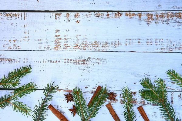 Χριστουγεννιάτικη Σύνθεση Όμορφη Διακόσμηση Διακοπών Λευκό Ξύλινο Φόντο Επίπεδη Lay — Φωτογραφία Αρχείου