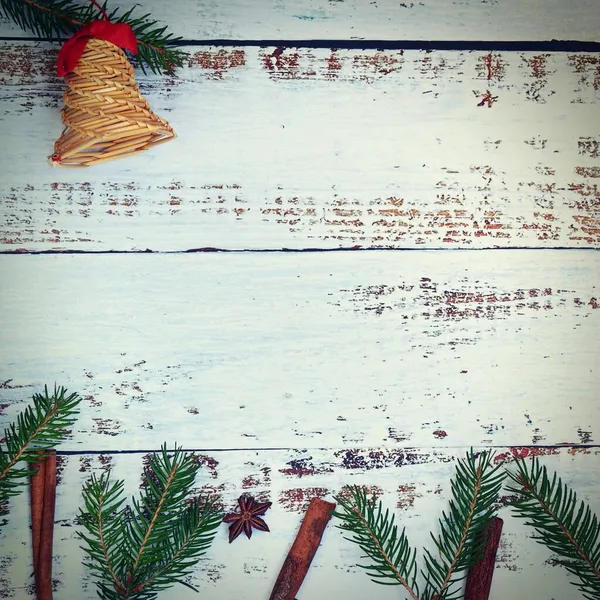 Sfondo Natalizio Belle Decorazioni Albero Natale Sfondo Bianco Legno Concetto — Foto Stock