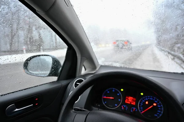 Peligrosa Temporada Invierno Con Nieve Carretera Interior Del Coche Desde —  Fotos de Stock