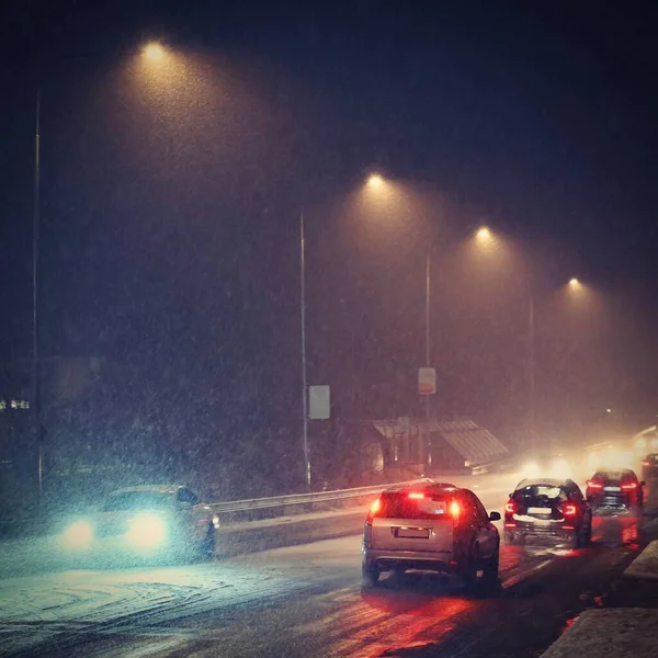 Niebezpieczny Sezon Zimowy Śniegiem Drodze Wnętrze Samochodu Punktu Widzenia Kierowcy — Zdjęcie stockowe