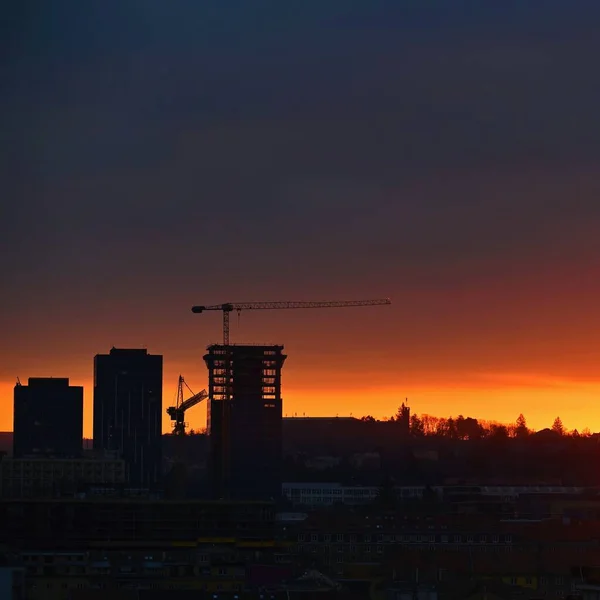 Construcción Edificios Con Grúa Trabajadores Maquinaria Construcción Atardecer Concepto Para — Foto de Stock