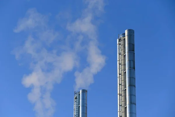 Dampfende Schornsteine Der Stadt Konzept Für Umwelt Und Industrie Hintergrund — Stockfoto