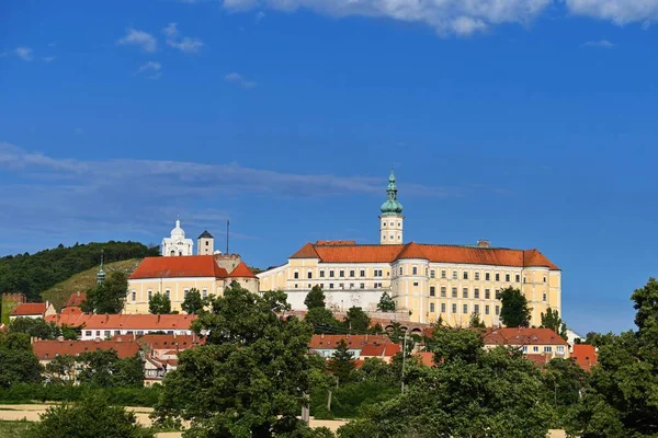 Znojmo Cseh Köztársaság Kastély Szent Domb Kápolnával — Stock Fotó