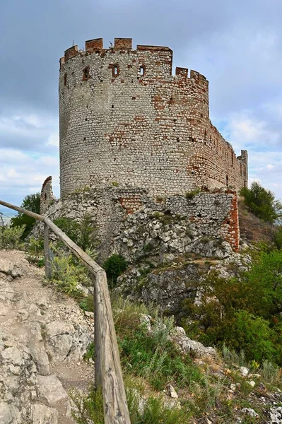 捷克共和国的南摩拉维亚 巴拉瓦葡萄酒产区 旧城堡的废墟 Devicky Divci城堡 — 图库照片