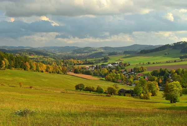 Φθινοπωρινό Τοπίο Όμορφη Πολύχρωμη Φύση Φθινόπωρο Τσεχική Δημοκρατία Εποχιακό Υπόβαθρο — Φωτογραφία Αρχείου