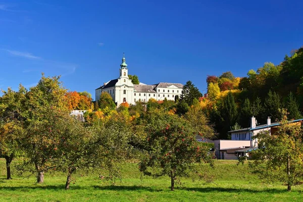 Piękny Stary Klasztor Jesiennym Krajobrazie Letovice Republika Czeska — Zdjęcie stockowe