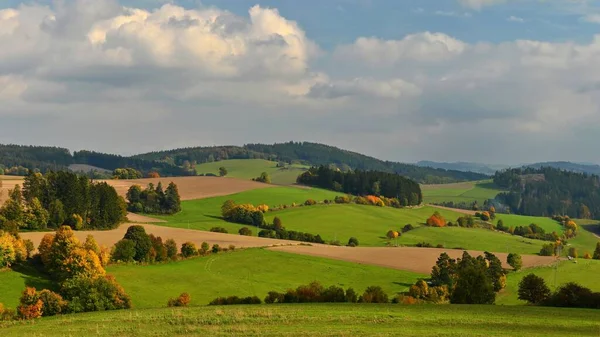 秋の風景 秋の時間に美しいカラフルな自然 Czech Republic 季節的背景 — ストック写真