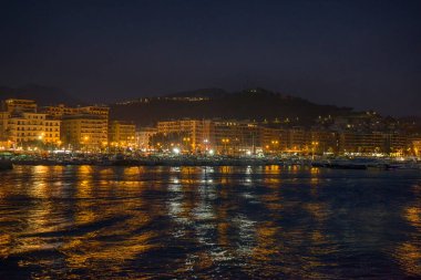 Gece limanının güzel manzarası 
