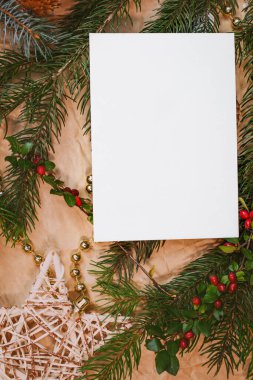 Kuru meyve, el işi kağıt, hediye kutusu, el yapımı Noel oyuncakları içeren kartpostal modeli.