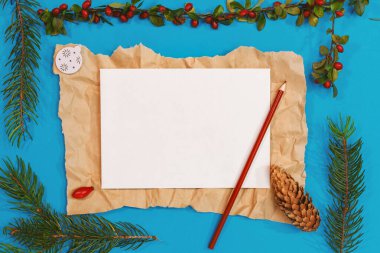 Kuru meyve, el işi kağıt, hediye kutusu, el yapımı Noel oyuncakları içeren kartpostal modeli.