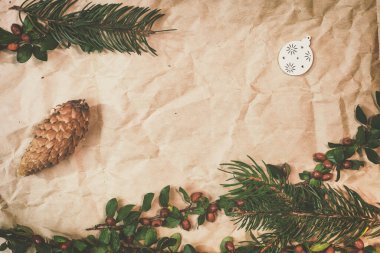 Kuru meyve, el işi kağıt, hediye kutusu, el yapımı Noel oyuncakları içeren kartpostal modeli.