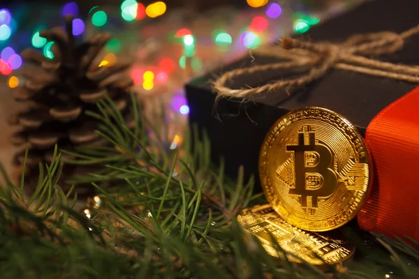 Noel bitcoin çelenkleri hediyeler ve köknar dalları