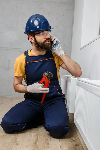 Worker Orange Helmet Installs Radiators House — Stock Photo, Image